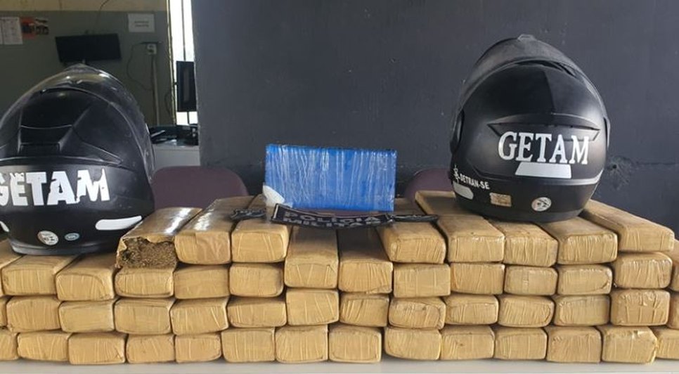Motorista de aplicativo e passageira são presos com 60 kg de drogas em Aracaju