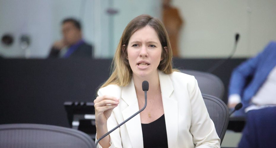 Cibele Moura reage à ação judicial sobre progressão parcial e defende autonomia do Colégio Tiradentes