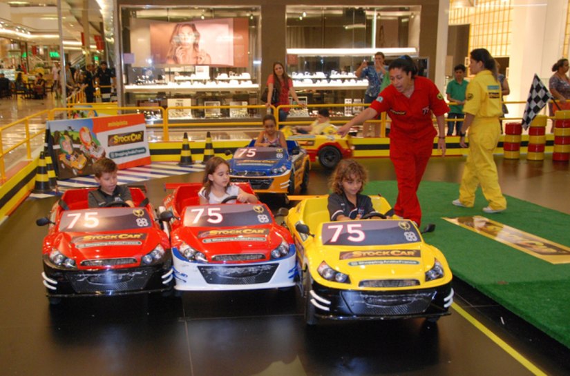 Férias: Pátio Maceió recebe mini autódromo e cabine de cinema 6D