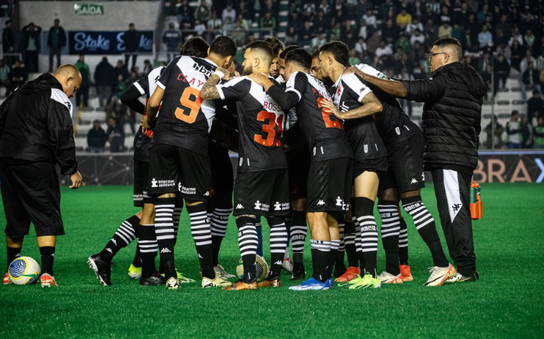 Vasco é superado pelo Juventude, se mantém entre os piores e vê crise aumentar no Brasileirão