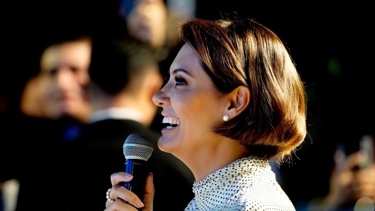 Mídia: Flávio Bolsonaro pretende abafar briga com Michelle ao invés de escalar richa