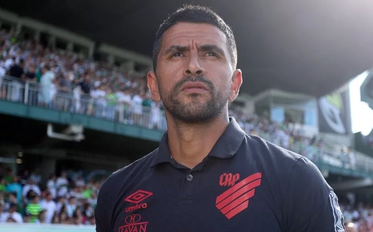 Ceará confirma o argentino Lucho González como técnico até o fim da temporada