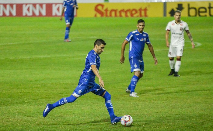 Rodrigo Pimpão durante partida contra o Brasil de Pelotas no Rei Pelé