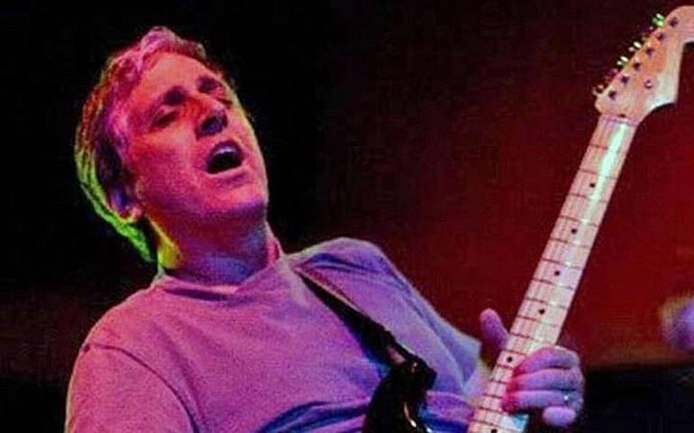 Morre aos 64 anos Jack Sherman, ex-guitarrista do Red Hot Chili Peppers