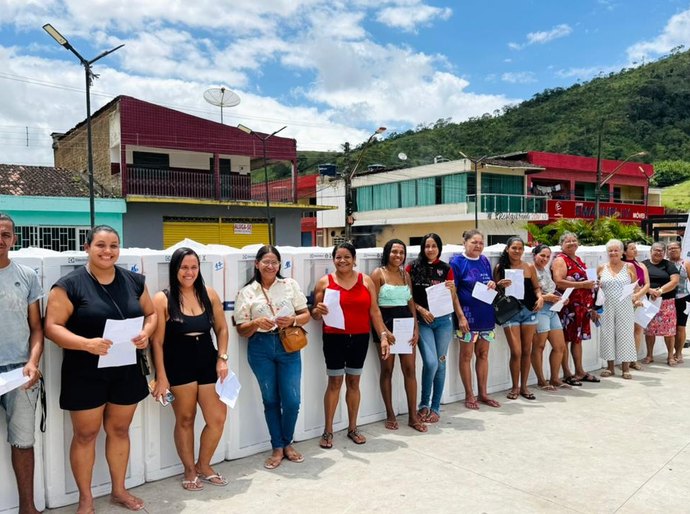 Mutirão chega ao fim e realiza o sonho da geladeira nova em Santana do Mundaú