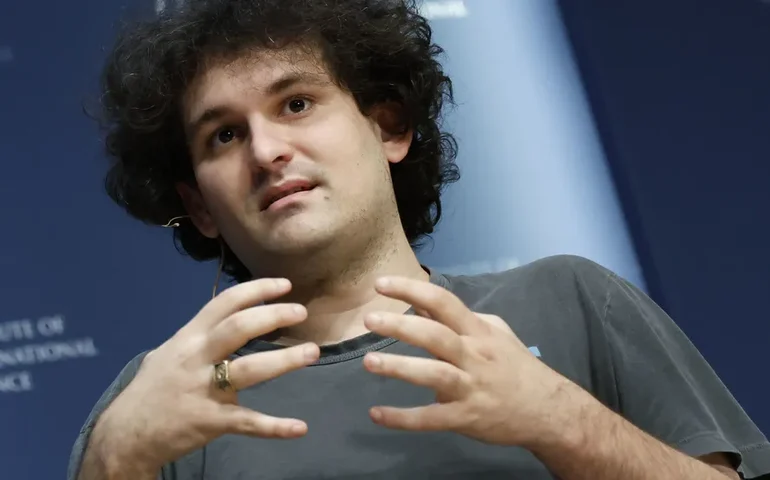 Sam Bankman-Fried: saiba quem é o ex-magnata que pode pegar até 110 anos de prisão por fraudes