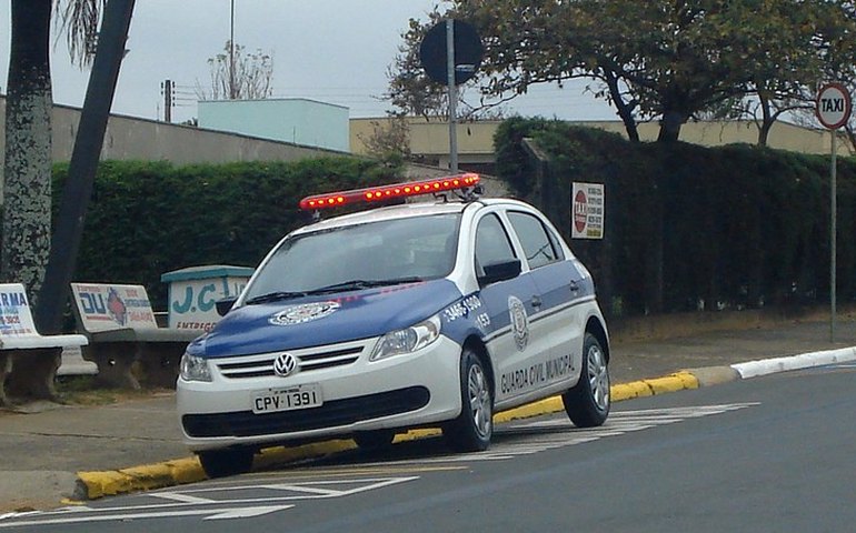 Tiros ferem GCMs em perseguição a quadrilha de roubo de carga no interior de SP