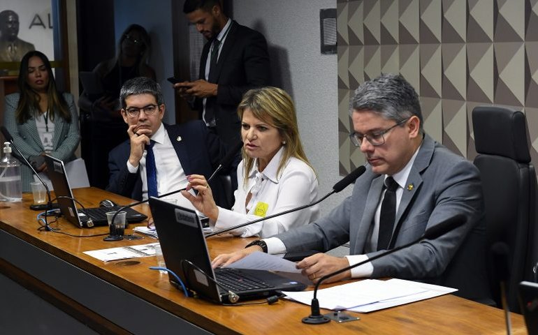 Comissão aprova MP de retomada de obras nas escolas e inclui a área de saúde
