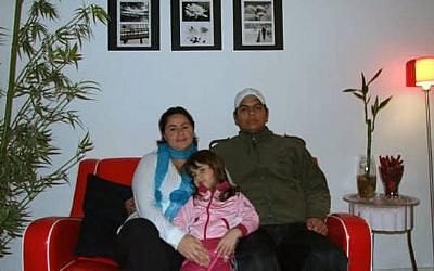 Família Worek reunida em casa, em Israel