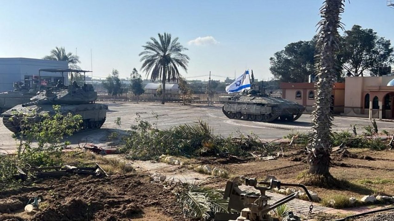 Tanques de Israel entram no centro de Rafah pela primeira vez
