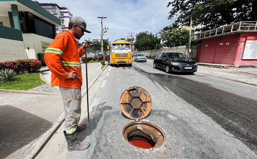 Operação Línguas Sujas flagra despejo irregular de esgoto em prédio na Jatiúca