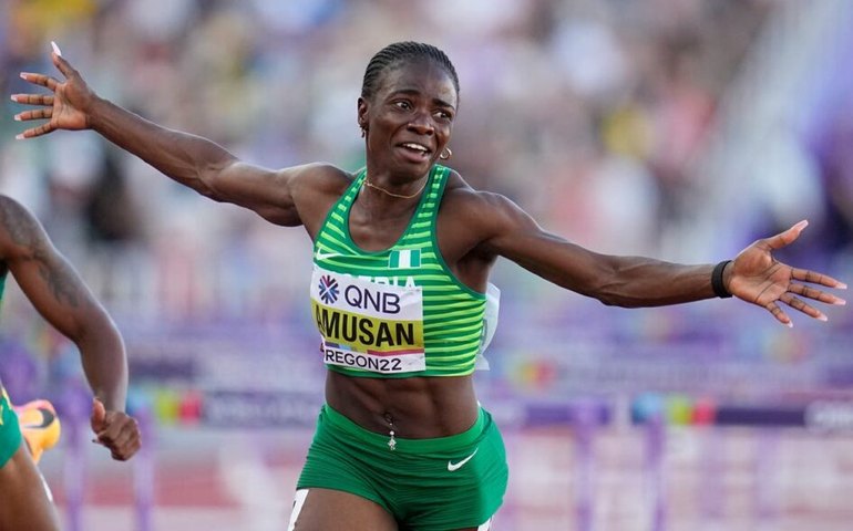 Recordista mundial de obstáculos, Tobi Amusan é acusada de violação antidoping