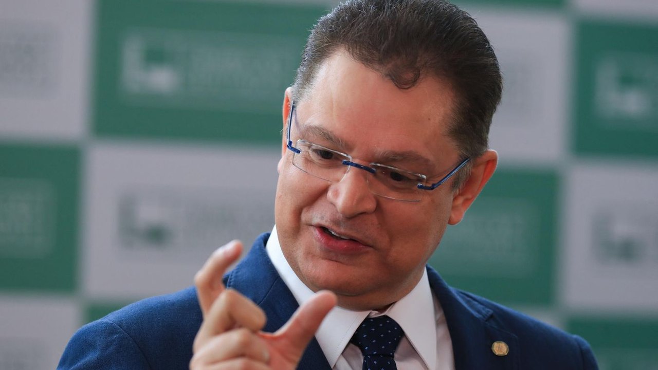 Derrota de Flávio leva Sóstenes a desistir de disputar presidência da Câmara