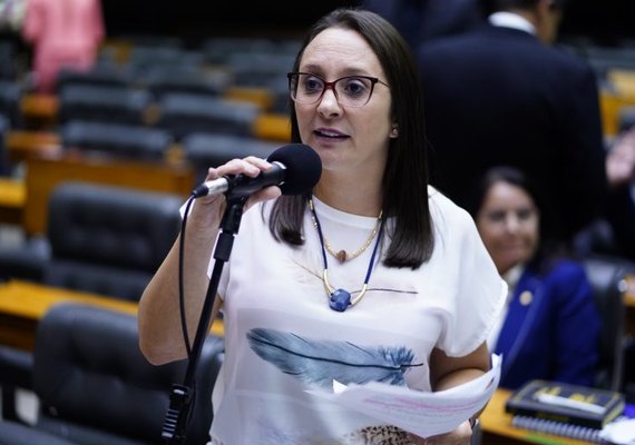 Projeto estende validade da carteira de estudante por um ano após conclusão do ensino médio