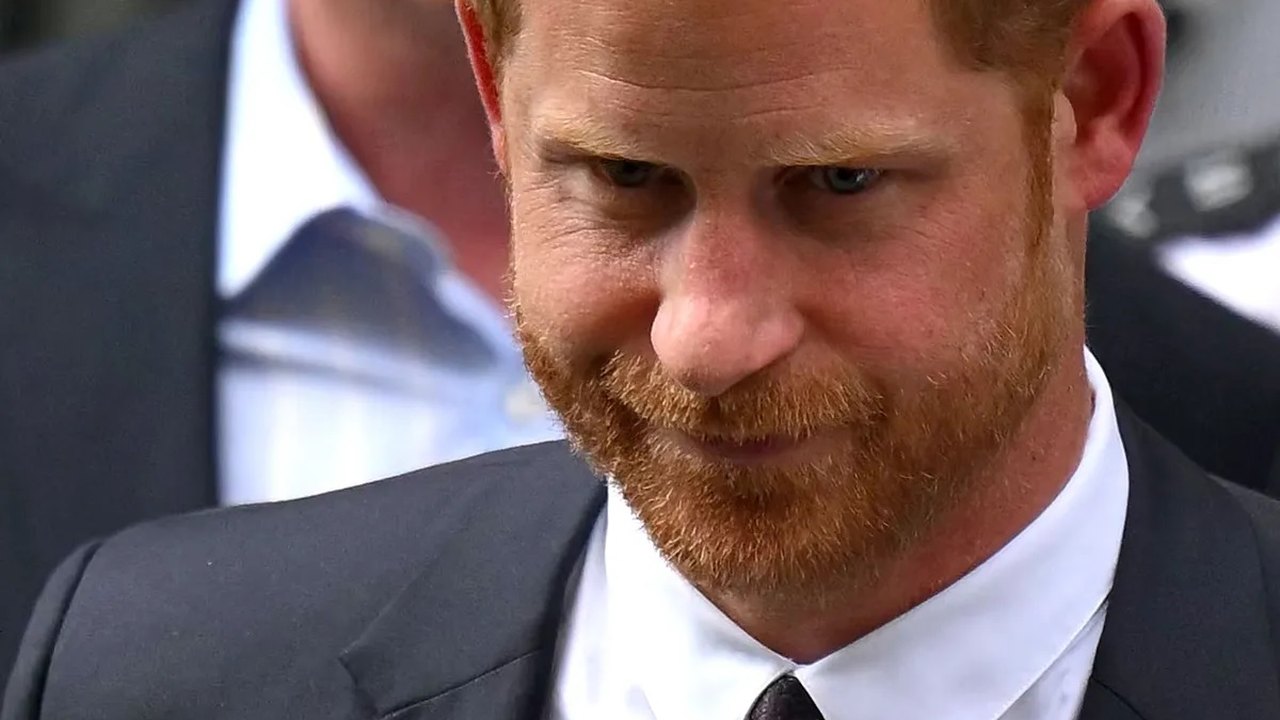 Nome de príncipe Harry 'some' de diretoria de projeto, e jornais especulam nova demissão