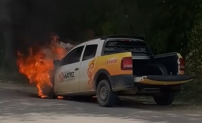 Carro pegando fogo Carro pegando fogo