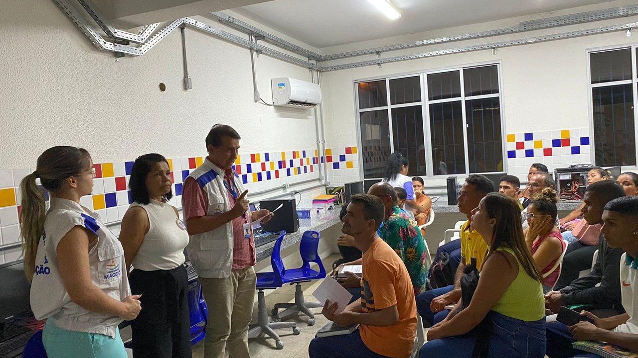Vigilância Sanitária realiza capacitação sobre segurança alimentar em escola no Jacintinho