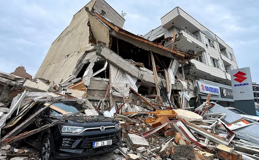 Turquia registra segundo forte terremoto; número de mortos passa de 2,3 mil