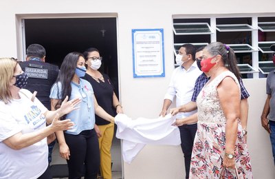 No dia do professor Júlio Cezar entrega modernização de Escola Municipal