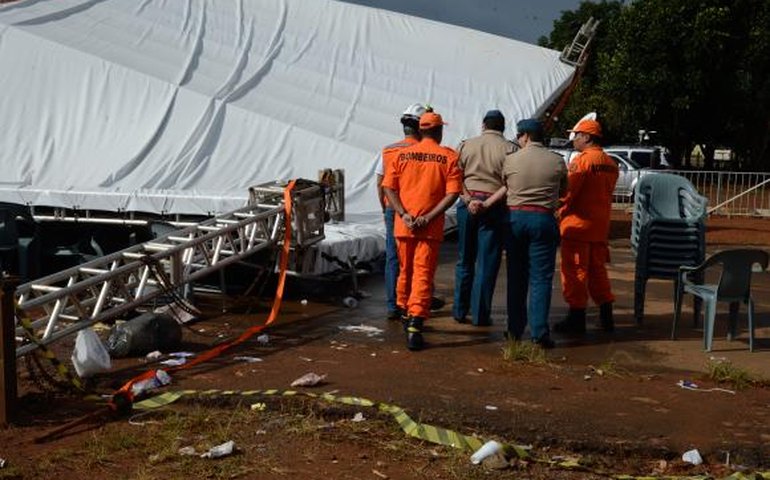 Tenda para cirurgia de catarata desaba em Ceilândia e deixa dez feridos no Distrito Federal