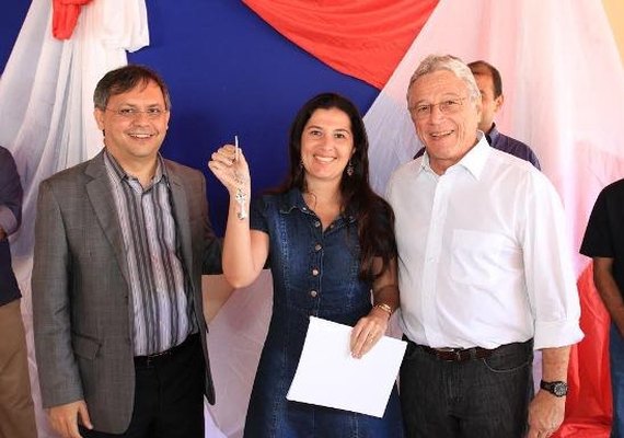 Governo entrega apartamentos a servidores no Benedito Bentes
