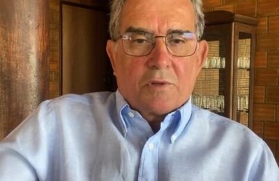 Prefeito Jorge Dantas anuncia 14º salário e reajuste salarial para servidores da Educação 