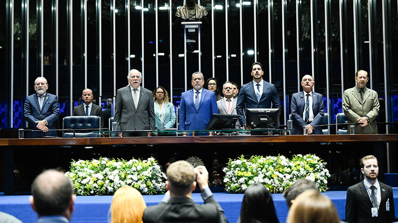 Senado celebra Dia do Médico com homenagem e debate sobre a profissão