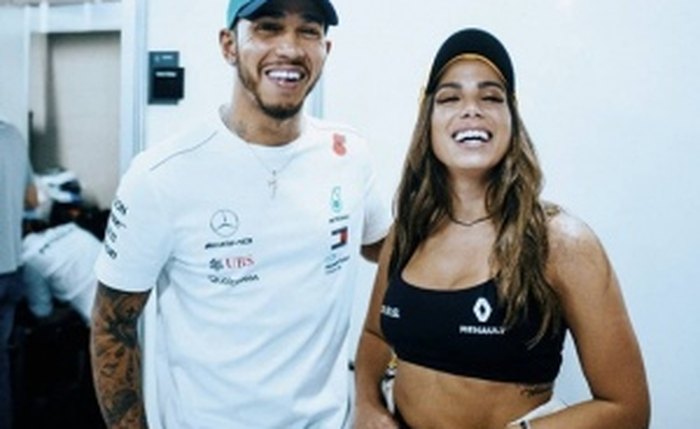 Lewis Hamilton manda emoji 'apaixonado' para Anitta e agita torcida de fãs