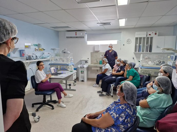 Outubro Azul e Rosa promove reflexão sobre perda gestacional e luto perinatal na Santa Mônica