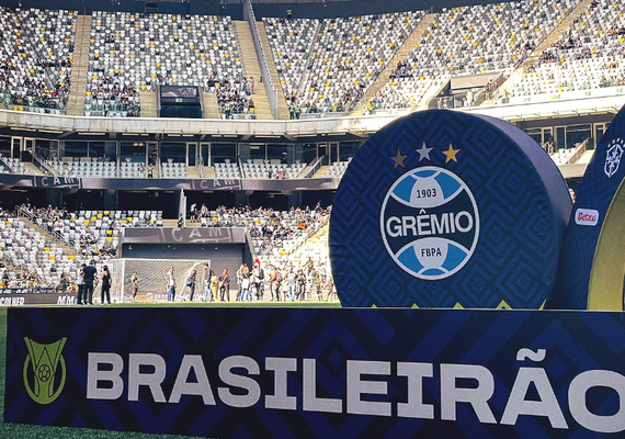 Grêmio encerra série negativa, bate o Atlético-MG de virada e ameniza pressão sob Mano Menezes
