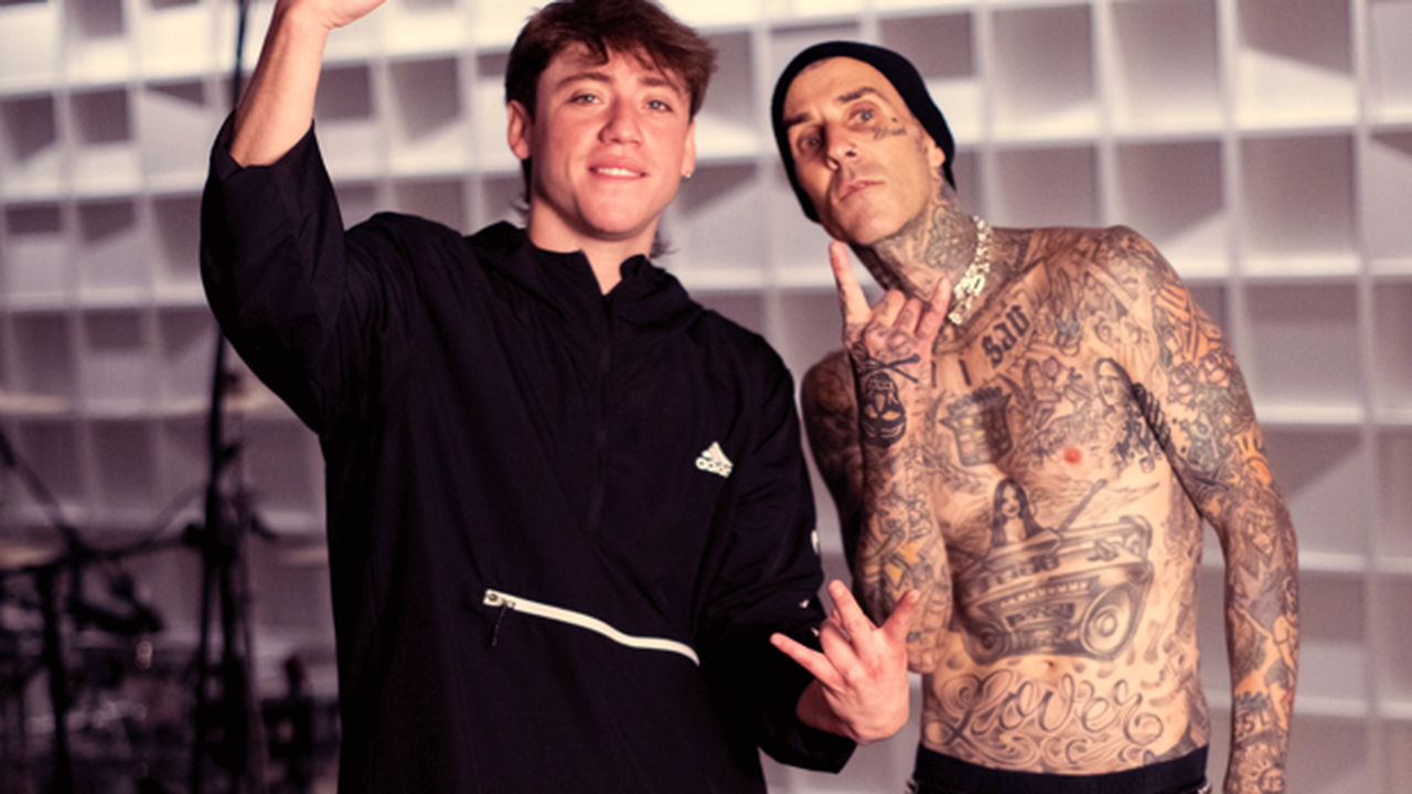 Paulo Londra relança hit com baterista Travis Barker