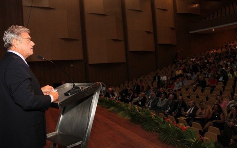 Governador ressalta imprensa livre em Congresso de Jornalistas em Alagoas