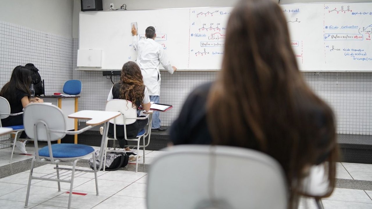 Estado de SP vai professores efetivos 15 mil docentes por meio de concurso