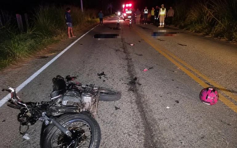 Colisão traseira deixa uma mulher morta e outra ferida em Campo Alegre