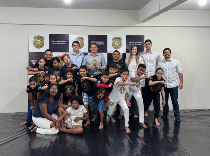 Delegado-geral visita projeto social da Escola Superior de Polícia Civil