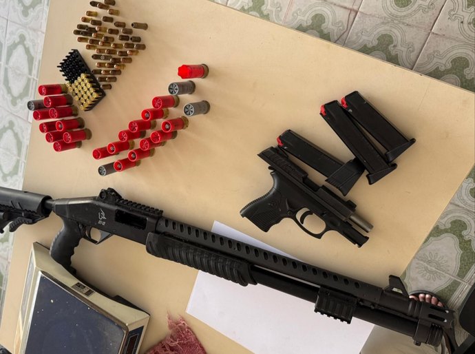 PM apreende cinco armas de fogo, centenas de munições e drogas em Alagoas