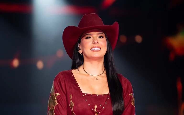 Ana Castela estreia Especial de Natal no SBT com participações de Zé Felipe, família e artistas da AgroPlay