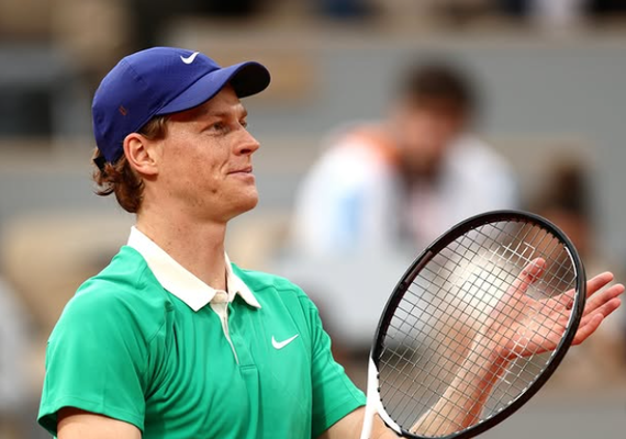 Sinner bate marca de Djokovic com 24ª vitória seguida em quadra dura e avança em Cincinnati