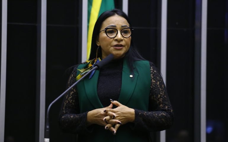 TSE mantém cassação de Silvia Waiãpi por uso de verba de campanha em harmonização facial
