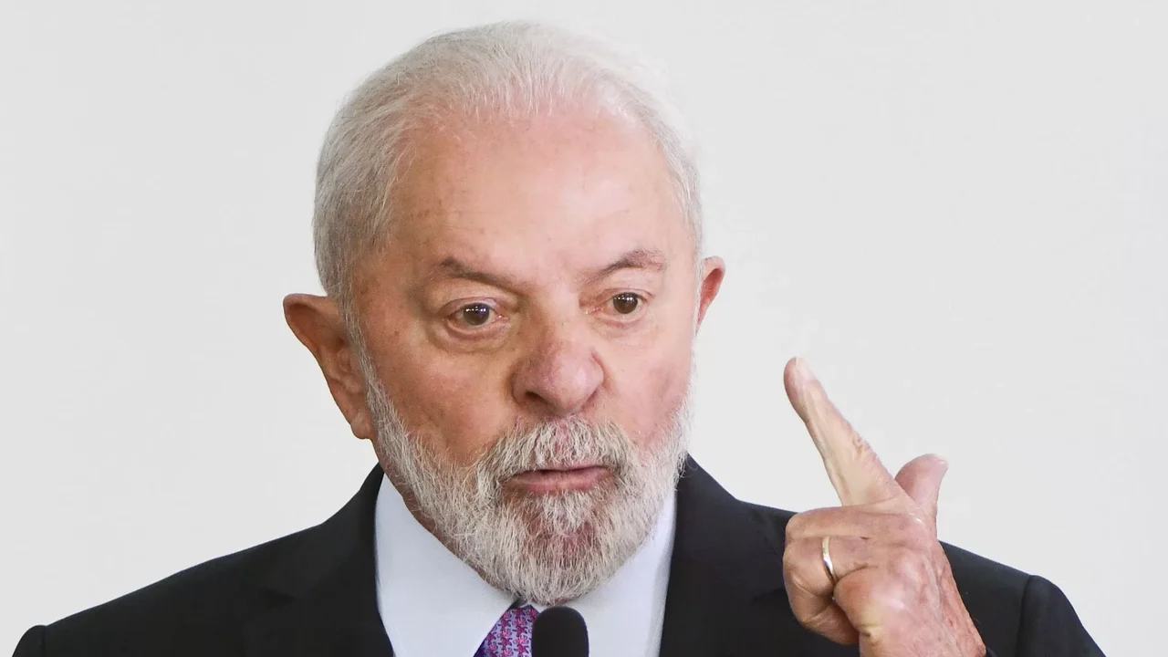 'Golpe nunca deu certo', diz Lula sobre situação na Bolívia 