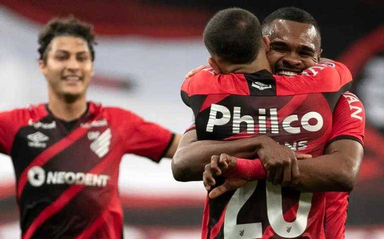 Avassalador, Athletico-PR goleia o Atlético-GO e se consolida na briga pelo G-4