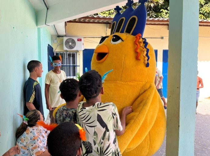 Pinto da Madrugada leva cultura e alegria para abrigo em ação especial da Prefeitura de Maceió