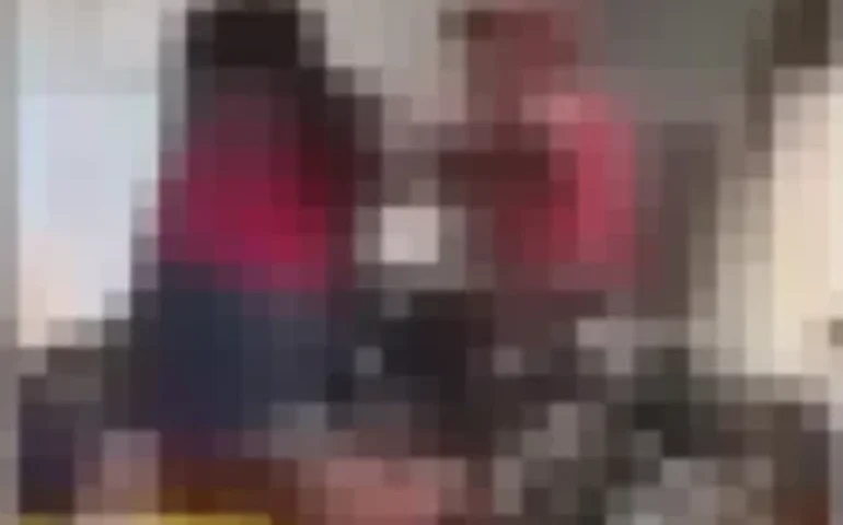 Barbárie e apatia: homem agride mulher com chutes em União dos Palmares; populares filmaram e riram da cena