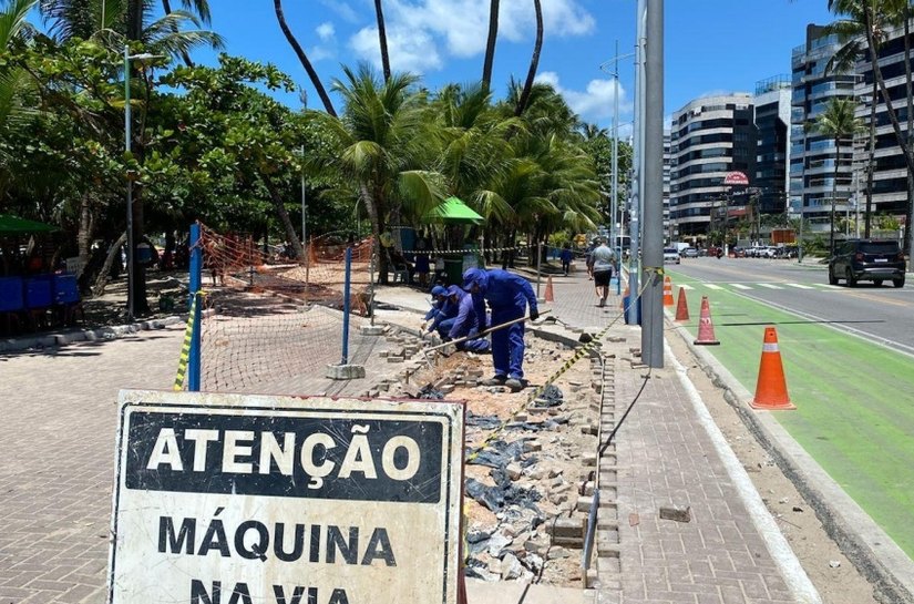 Prefeitura avança nos serviços de manutenção da infraestrutura ao longo da orla marítima de Maceió