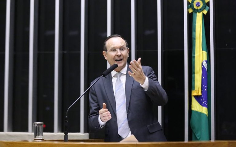 Comissão aprova projeto que autoriza polícia a liberar linha férrea sem perícia após acidente
