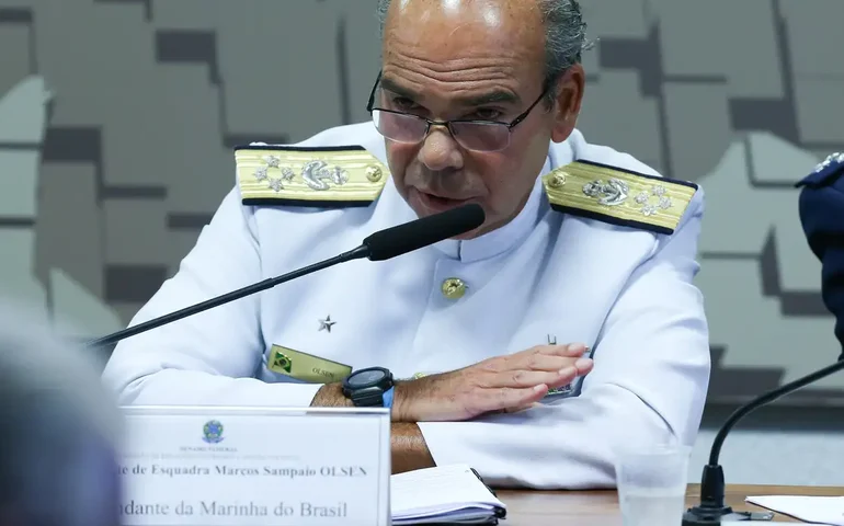 Comandante da Marinha diz que não houve ordem para uso de blindados para golpe de Estado