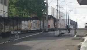POSTE ELÉTRICO NO CHÃO