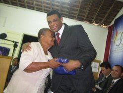 Pr. João recebe homenagens na despedida na AD no Frei Damião