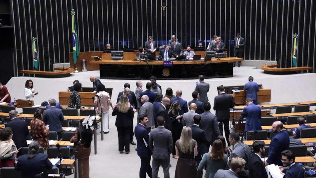 Câmara aprova projeto que proíbe sigilo sobre gastos públicos e envia texto ao Senado