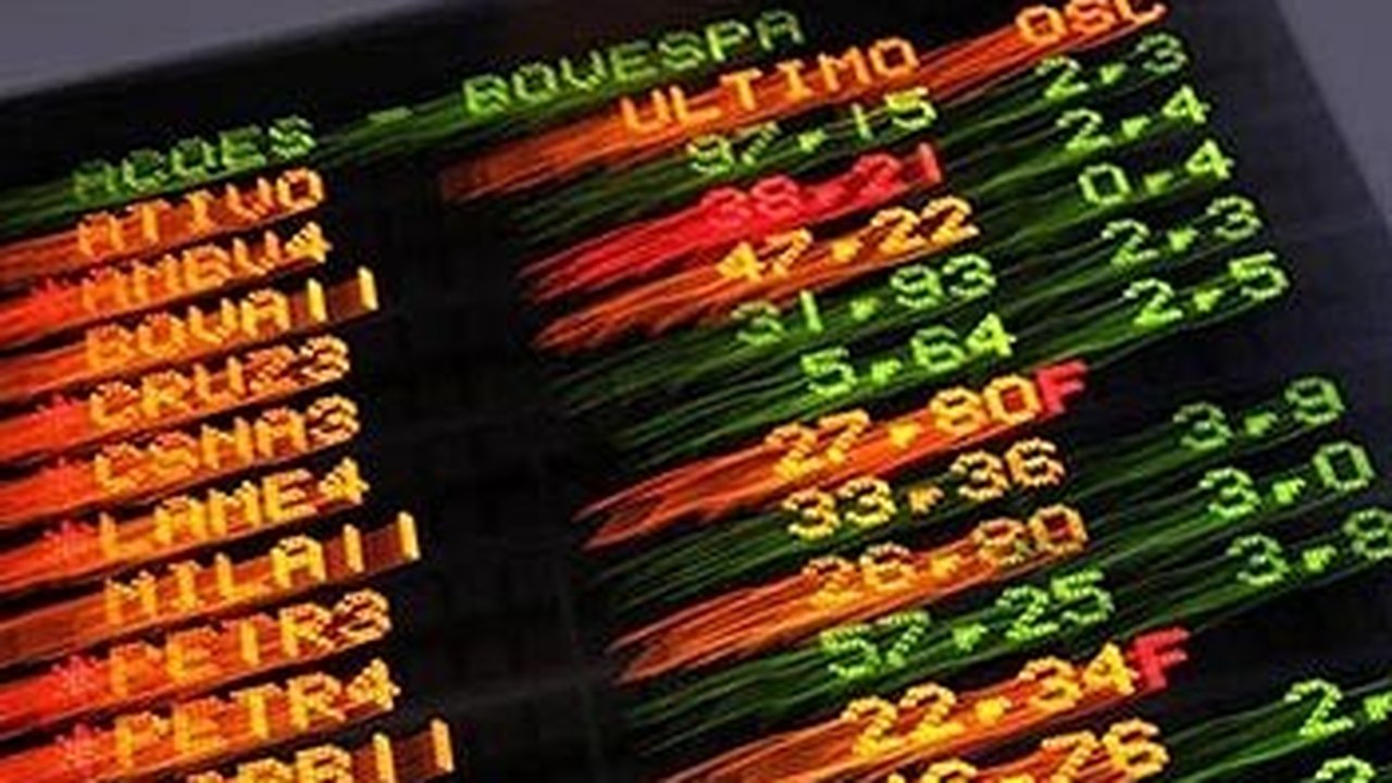 Após balanço, ações da Petrobras caem e Bovespa operam em baixa